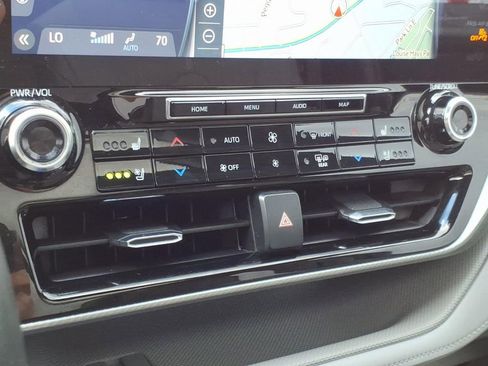 Used 2021 Toyota Highlander Platinum image 22