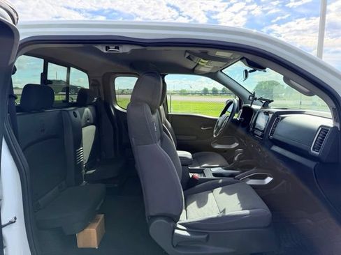 Used 2024 Nissan Frontier SV w/ SV Convenience Package AWD/4WD image 8