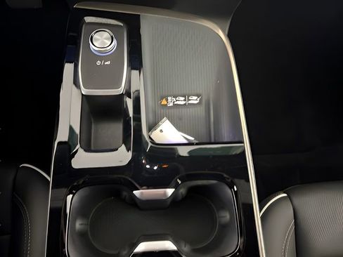 Used 2025 Buick Enclave Avenir AWD/4WD image 26