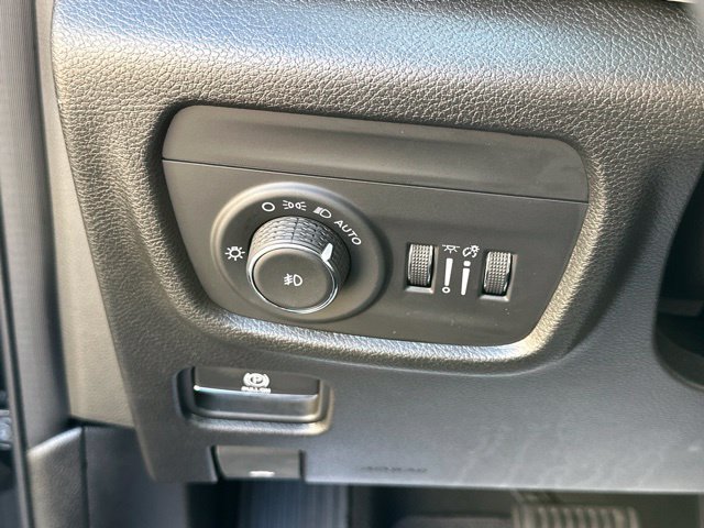 Used 2024 Jeep Grand Cherokee Limited AWD/4WD image 10