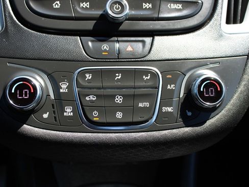 Used 2022 Chevrolet Malibu LT image 21