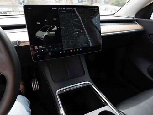 Used 2021 Tesla Model Y Long Range image 15