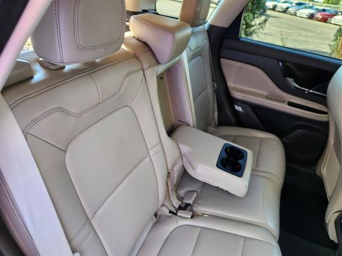 Used 2021 Lincoln Corsair AWD image 19