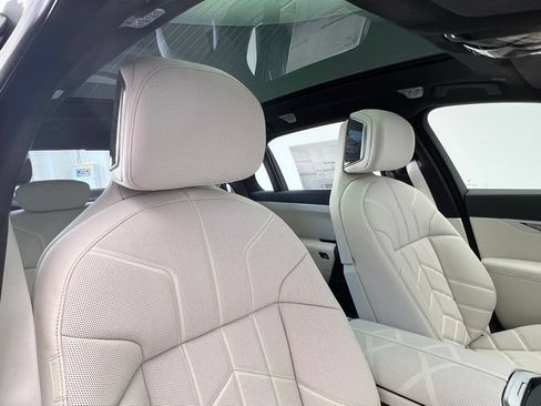 New 2026 BMW 760i xDrive w/ Executive Package AWD/4WD image 7