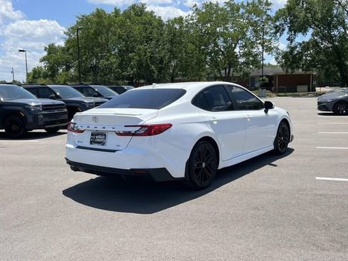 Used 2025 Toyota Camry SE FWD image 5