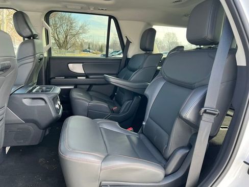 Certified 2025 Ford Expedition Active image 5