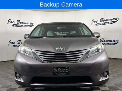 Used 2017 Toyota Sienna XLE AWD/4WD image 4