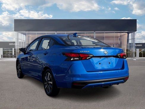 Used 2021 Nissan Versa SV image 6