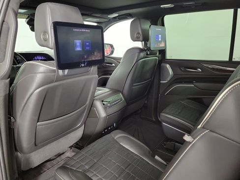 Used 2023 Cadillac Escalade Premium Luxury Platinum RWD image 13