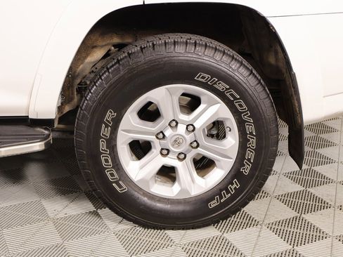 Used 2015 Toyota 4Runner SR5 image 20