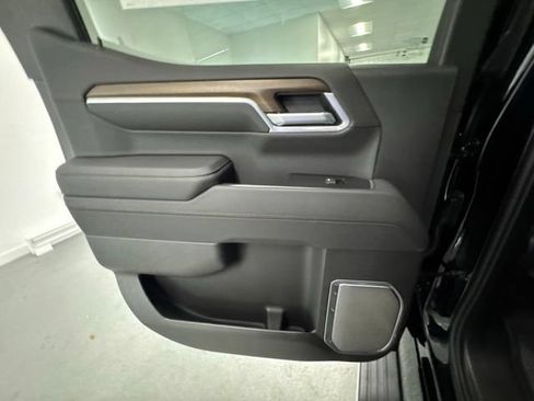 New 2026 Chevrolet Silverado 1500 High Country w/ High Country Premium Package AWD/4WD image 8
