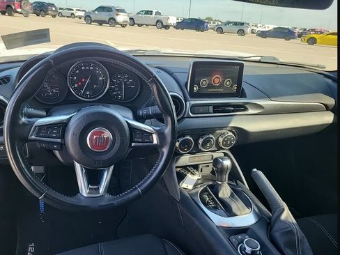 Used 2020 FIAT 124 Spider Classica w/ Technology Group RWD image 4