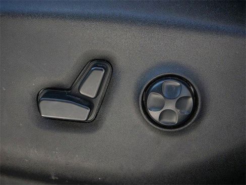 Used 2017 Chrysler Pacifica Touring image 17