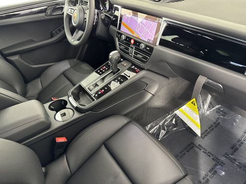 New 2026 Porsche Macan image 18