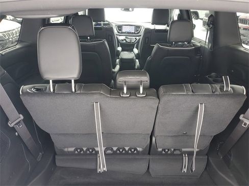 New 2026 Chrysler Pacifica Limited w/ Uconnect Theater Family Group image 8