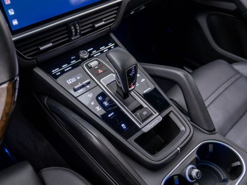 Certified 2023 Porsche Cayenne Platinum Edition AWD/4WD image 13