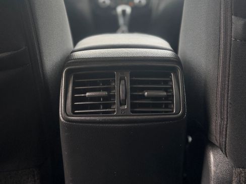 Used 2017 Nissan Rogue SV image 24