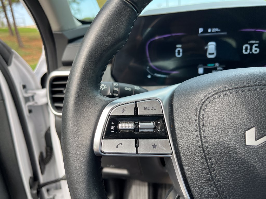 Used 2024 Kia Telluride EX w/ EX Captain's Chair Package FWD image 25