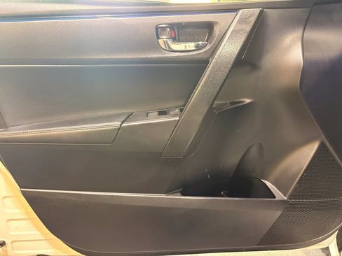 Used 2018 Toyota Corolla SE FWD image 10