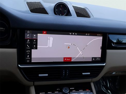 Used 2021 Porsche Cayenne Base image 22