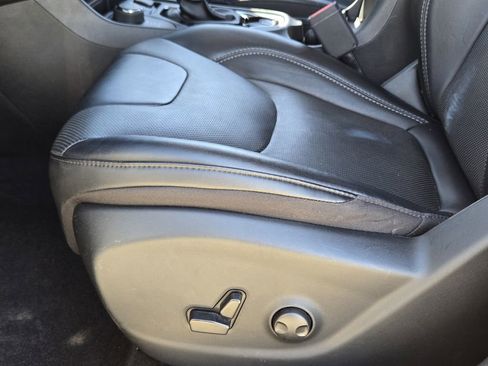 Used 2023 Jeep Cherokee Altitude Lux image 30