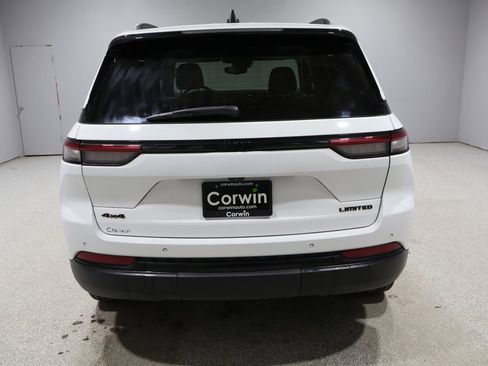 Certified 2023 Jeep Grand Cherokee Limited w/ Black Appearance Package AWD/4WD image 4