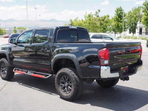 Used 2018 Toyota Tacoma TRD Off-Road AWD/4WD image 5