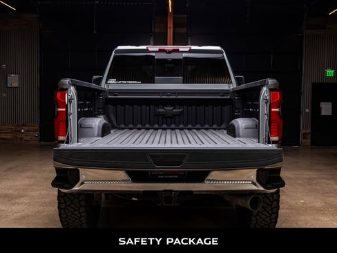 Used 2025 Chevrolet Silverado 2500 LTZ w/ LTZ Premium Package image 9
