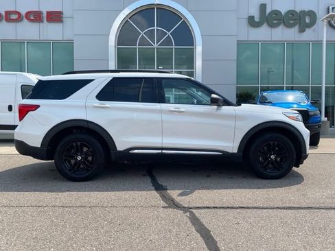 Used 2021 Ford Explorer XLT w/ Equipment Group 202A AWD/4WD image 4