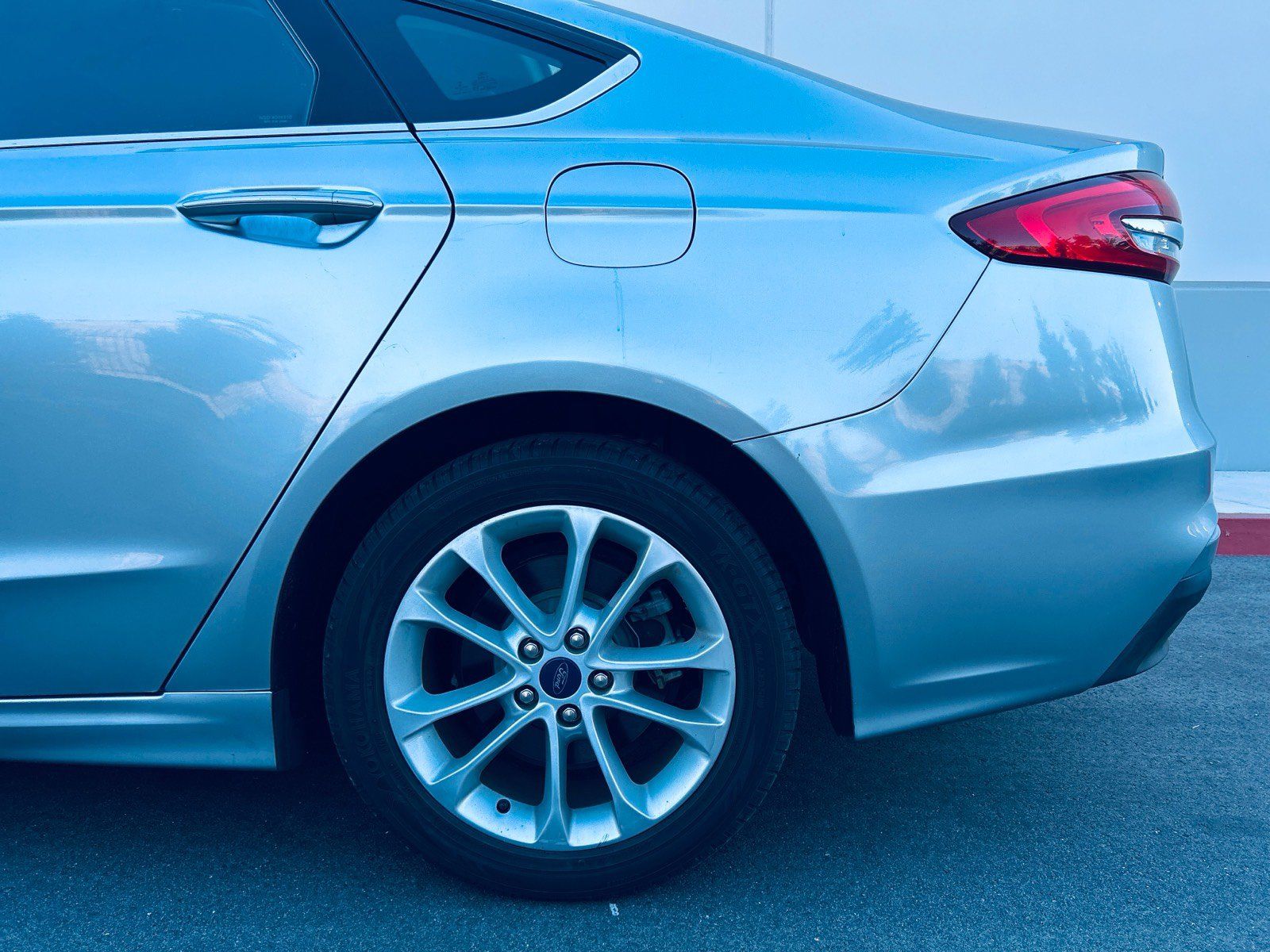 Used 2020 Ford Fusion SE FWD image 12