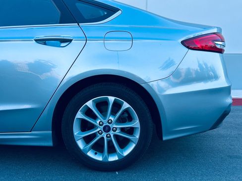 Used 2020 Ford Fusion SE FWD image 12