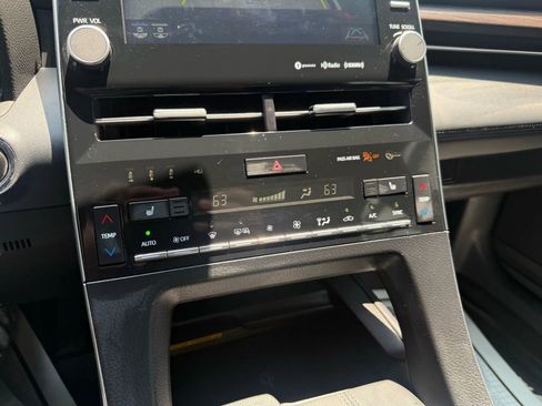 Used 2019 Toyota Avalon XLE w/ Moonroof Package image 47