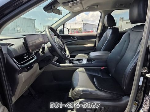 Used 2025 Kia Carnival FWD image 9