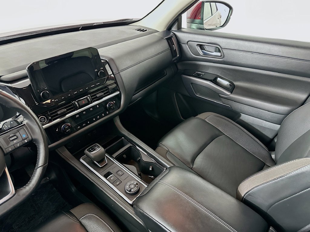 Certified 2023 Nissan Pathfinder SL w/ Black Appearance Package AWD/4WD image 33