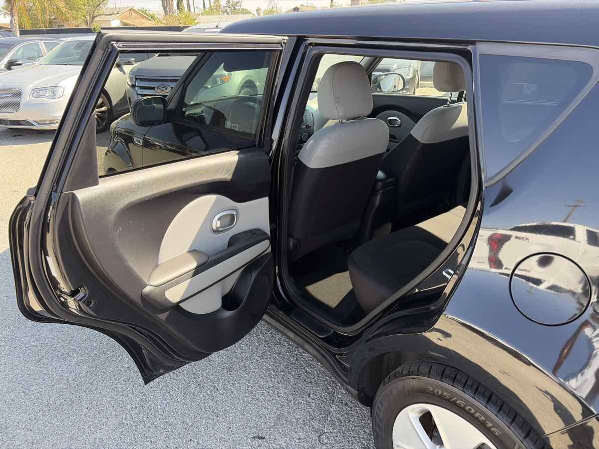 Used 2016 Kia Soul FWD image 11