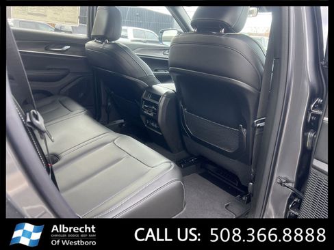 New 2025 Jeep Grand Cherokee Limited w/ Black Appearance Package image 13