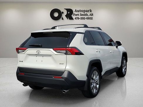 Used 2022 Toyota RAV4 XLE Premium image 5
