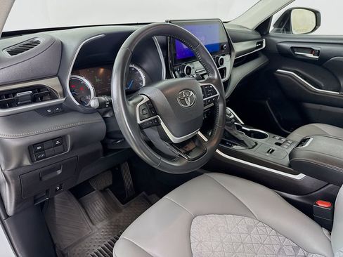 Used 2023 Toyota Highlander Bronze Edition AWD/4WD image 10