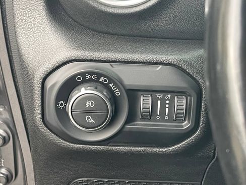 Used 2020 Jeep Gladiator Overland AWD/4WD image 21