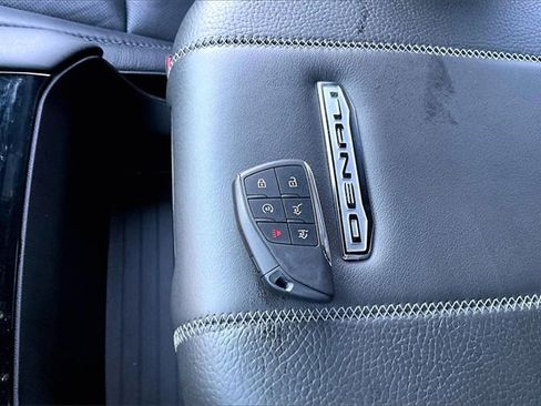 Used 2025 GMC Yukon Denali image 36