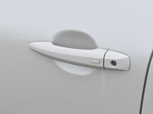 Used 2023 Nissan Rogue SV FWD image 4