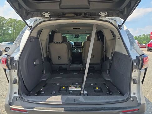 Used 2021 Toyota Sienna LE w/ LE Plus Package FWD image 49