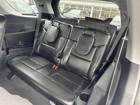 Used 2022 Ford Explorer XLT w/ Equipment Group 202A image 9