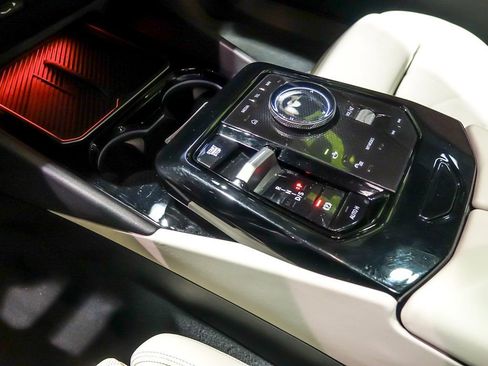 Used 2024 BMW 530i xDrive w/ Premium Package image 26