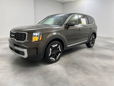 Used 2025 Kia Telluride S FWD image 4