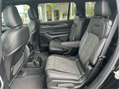 New 2025 Jeep Grand Cherokee L Altitude image 10