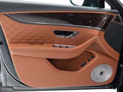 Used 2025 Bentley Flying Spur Plug-In Hybrid AWD/4WD image 11