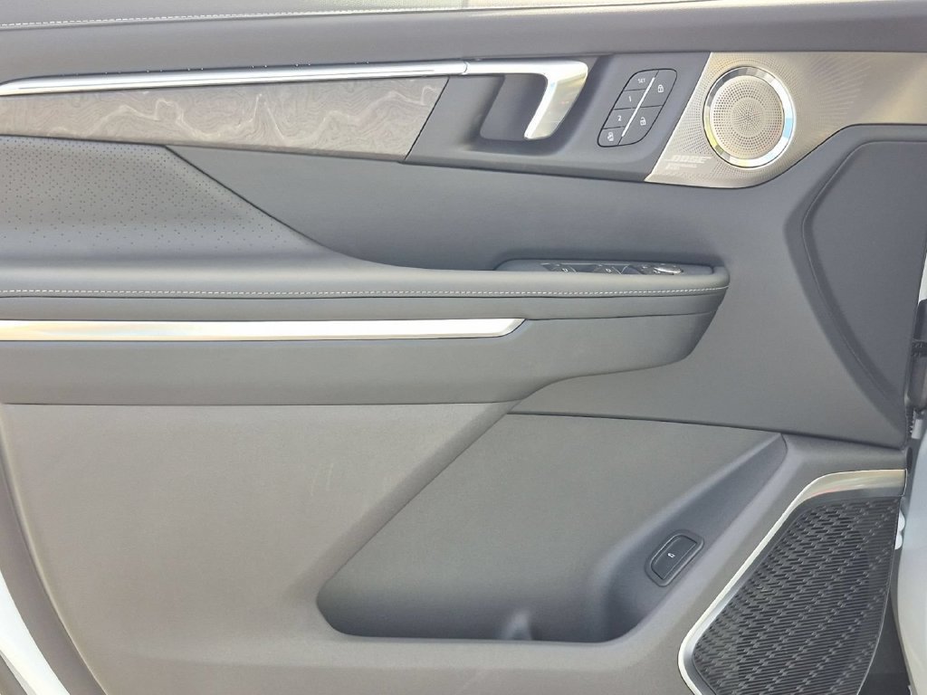 New 2027 Buick Enclave Avenir FWD image 18