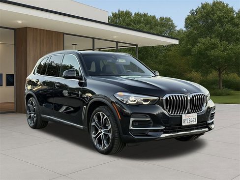 Certified 2022 BMW X5 xDrive45e w/ Climate Comfort Package image 5