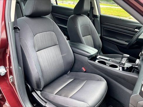 Used 2024 Nissan Altima 2.5 SV FWD image 7